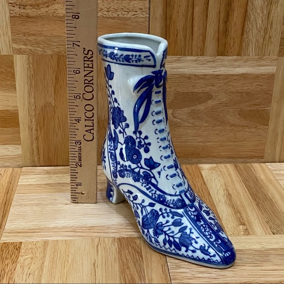 Vintage The Canton Collection by Two’s Co Blue & White Porcelain Boots Planter - Picture 11 of 14